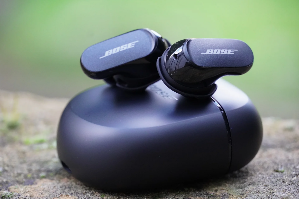 The Best Wireless Headphones for Small Ears: A Comprehensive Guide and Comparison